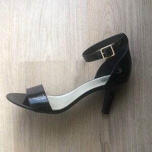 Woman’s heels by Ana